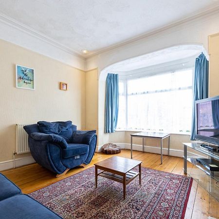 Guestready - Enchanting Life In Gorse Hill Манчестер Экстерьер фото