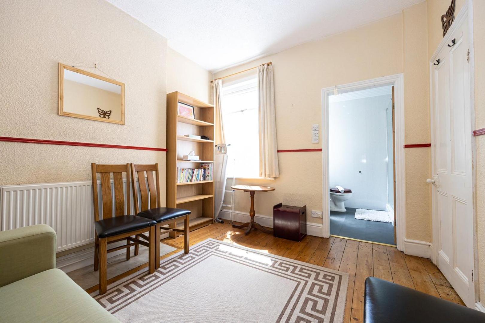 Guestready - Enchanting Life In Gorse Hill Манчестер Экстерьер фото