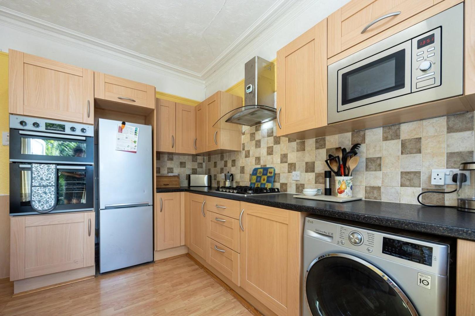 Guestready - Enchanting Life In Gorse Hill Манчестер Экстерьер фото