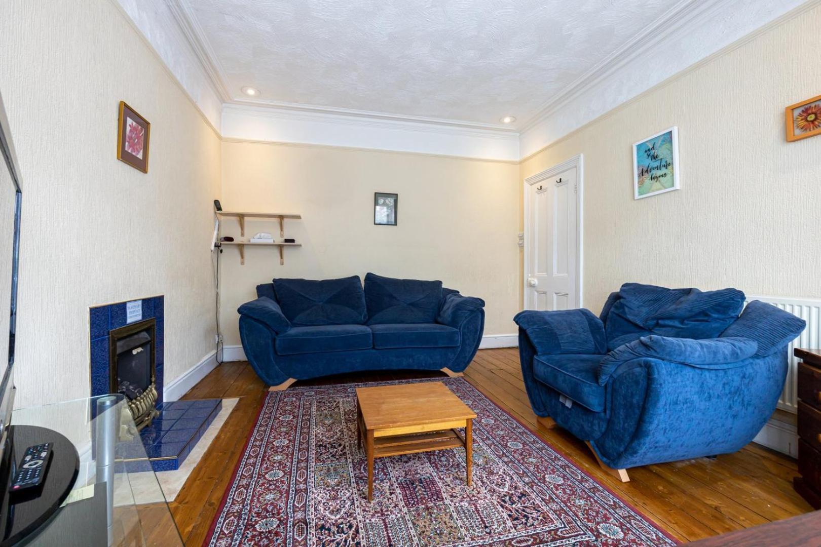 Guestready - Enchanting Life In Gorse Hill Манчестер Экстерьер фото
